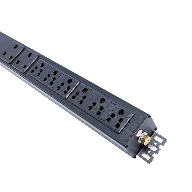 Ổ cắm Nam Phi 16 Ổ cắm 1.5U Bộ ngắt mạch từ chất lỏng Giá đỡ thông minh TCP/IP dọc PDU