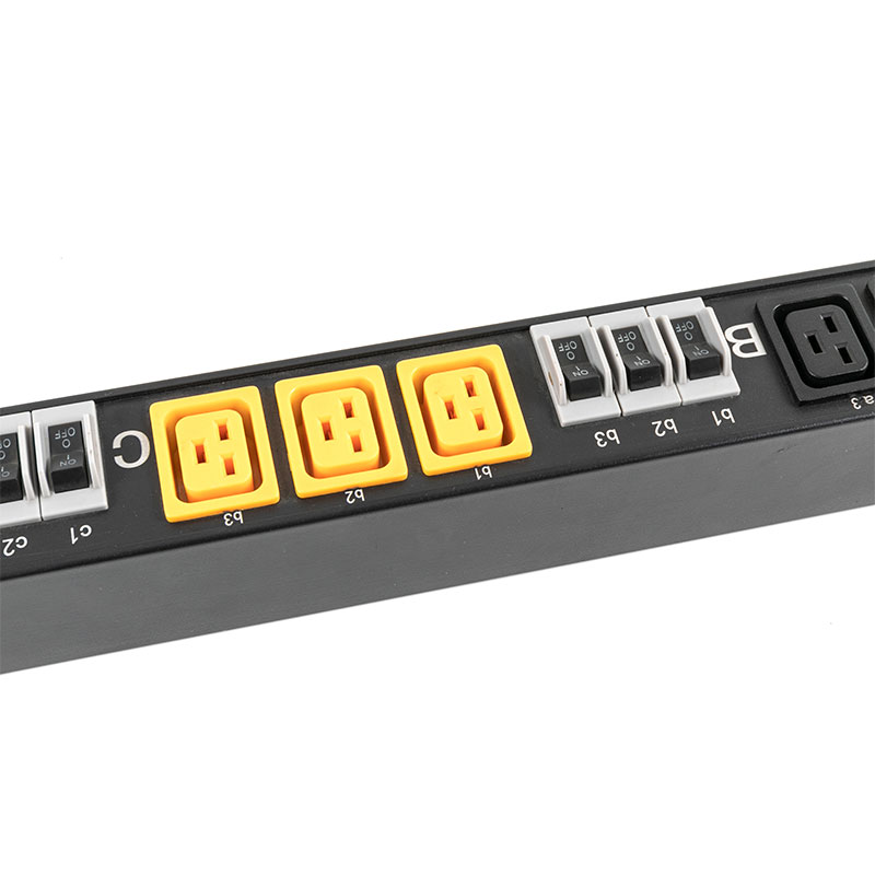 3 pha 10 ổ cắm C13 C19 Bảo vệ quá tải cầu dao dọc Giá chuyển mạch Pdu